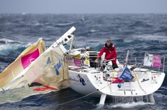 Dematage de Yann Elies (Groupe Queguiner)  au passage du phare de Wolf Rock lors de la 1ere etape de la Solitaire du Figaro Eric Bompard Cachemire 2014 entre Deauville et Plymouth - le 10/06/2014