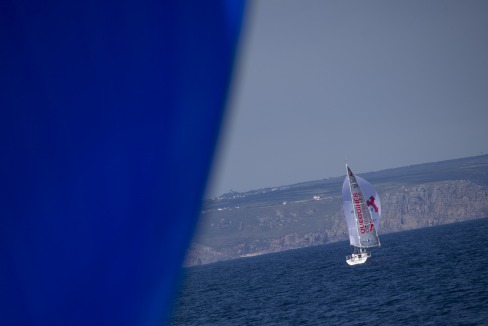 Yann Elies (Groupe Queguiner-Leucemie Espoir) en tete au passage du phare de Wolf Rock lors de la 3eme etape de la Solitaire du Figaro - Eric Bompard cachemire entre La Cornouaille et Torbay (Angleterre) - le 16/06/2015