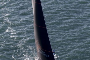 Depart du monocoque Imoca Groupe Queguiner-Leucemie Espoir (Skipper : Yann Elies) lors de la Transat Jacques Vabre 2015 - Le Havre le 25/10/2015
