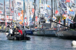 Ambiance sur les pontons du Vendee Globe 2016 - Yann Elies, skipper de l Imoca Queguiner-Leucemie Espoir - Les Sables d Olonne le 05/11/2016