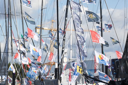Ambiance sur les pontons du Vendee Globe 2016 - Yann Elies, skipper de l Imoca Queguiner-Leucemie Espoir - Les Sables d Olonne le 05/11/2016